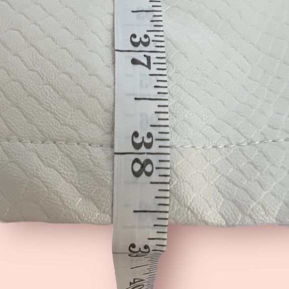 JB by Julie Brown NYC White Textured Trench with Daisy Buttons and Tie Size M - Picture 13 of 13